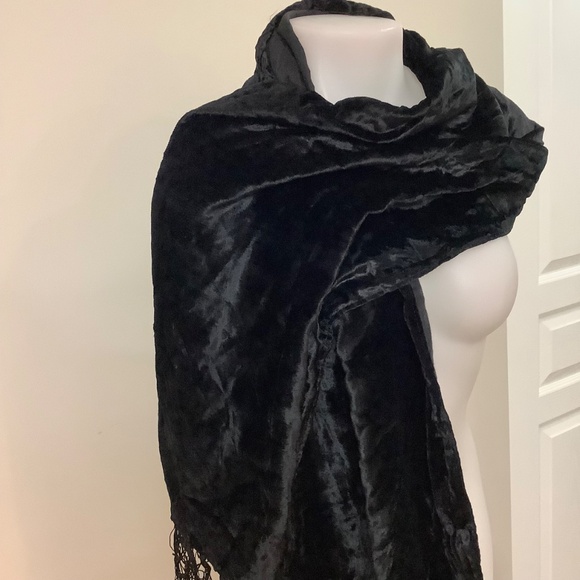 Gorgeous Black Velvet Scarf Shawl - Picture 13 of 16